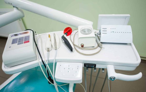 Comment les centres de denturologie abordent-ils la dentisterie restauratrice ?