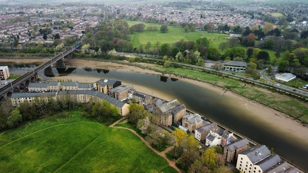 Quelle est l'évolution des représentations de la lune dans l'art et la culture ?